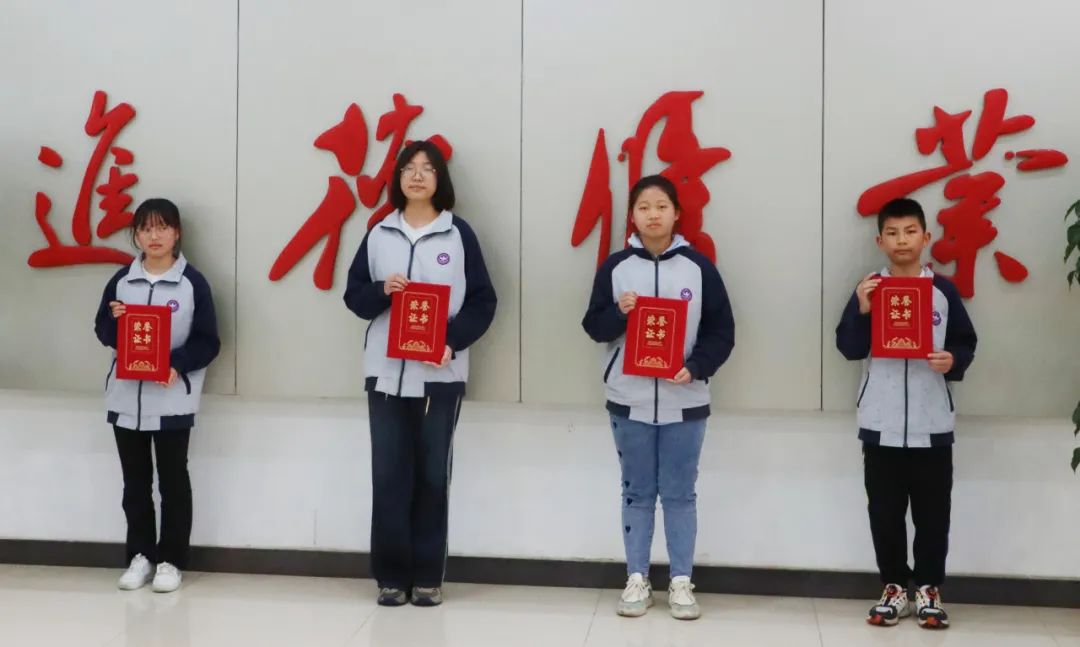 初一新銳之星_副本.jpg 圖片